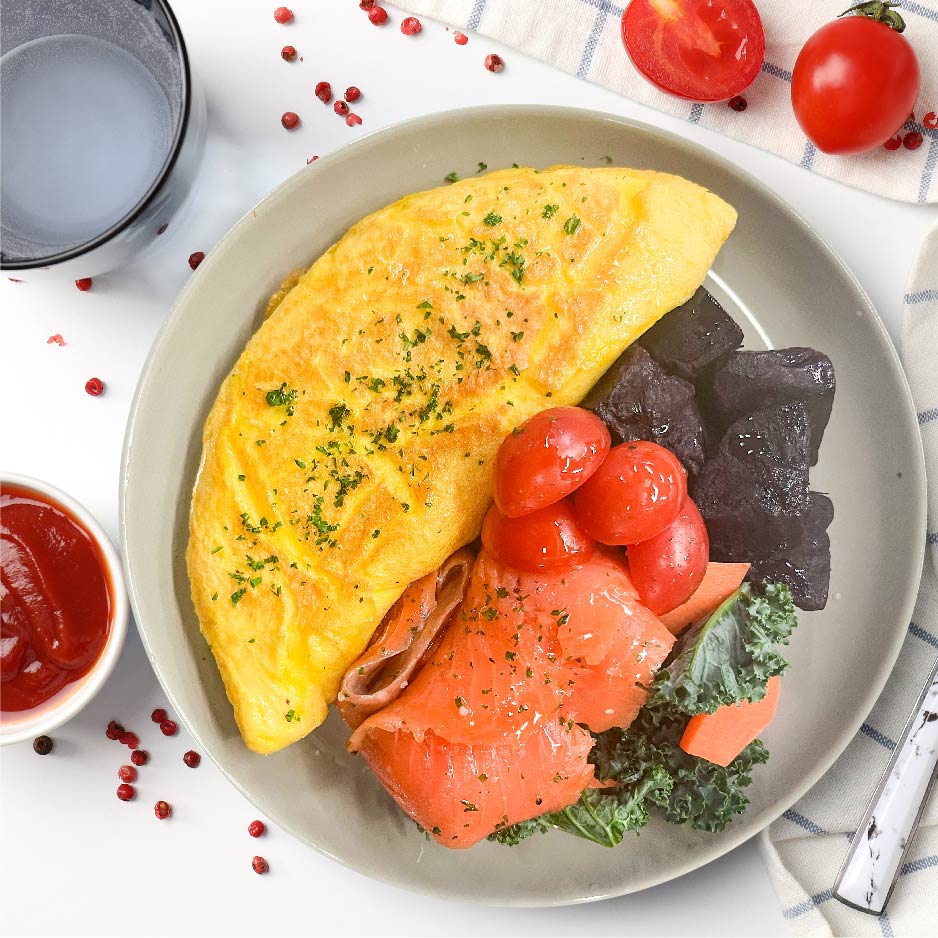 Smoked Salmon Omelette w/ Wholewheat Bread