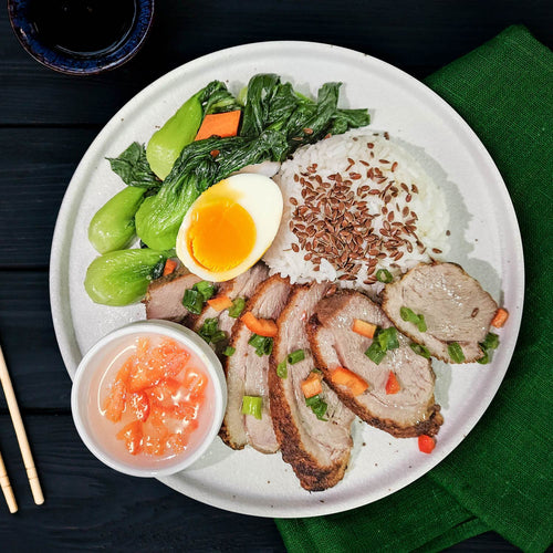 潮州烤鴨胸配鹵水蛋、亞洲蔬菜及亞麻籽飯