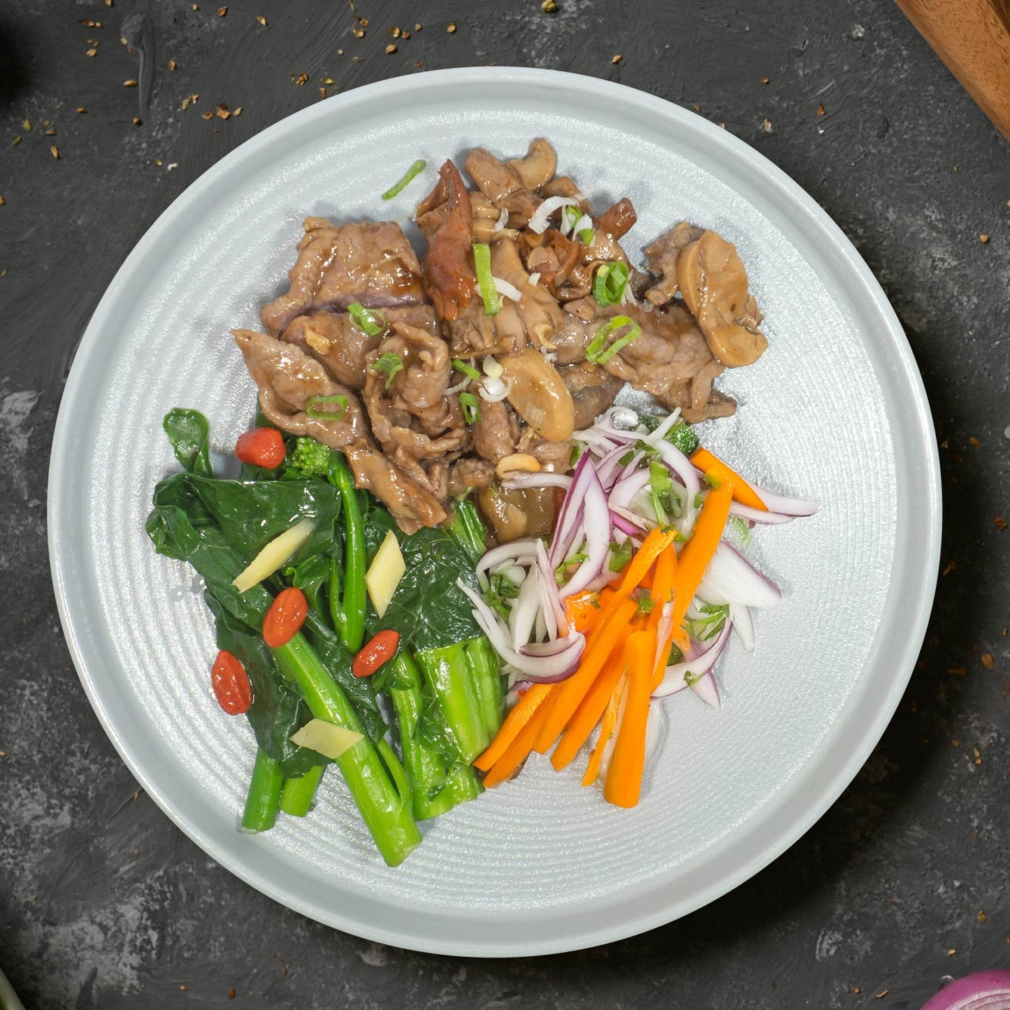 健康牛肉炒蘑菇、時令蔬菜