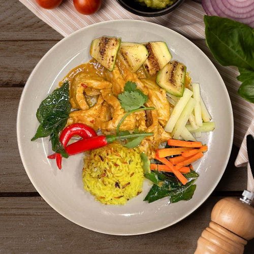 低脂豬肉咖哩配季節蔬菜和薑黃飯