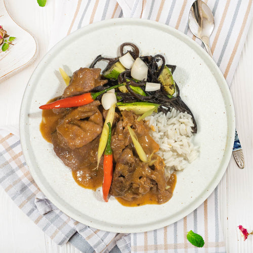 低脂印尼牛肉配炒蔬菜和椰子飯