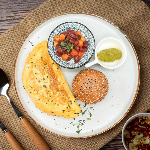 菠菜豬肉煎蛋配墨西哥醬、自製焗豆及芝麻卷