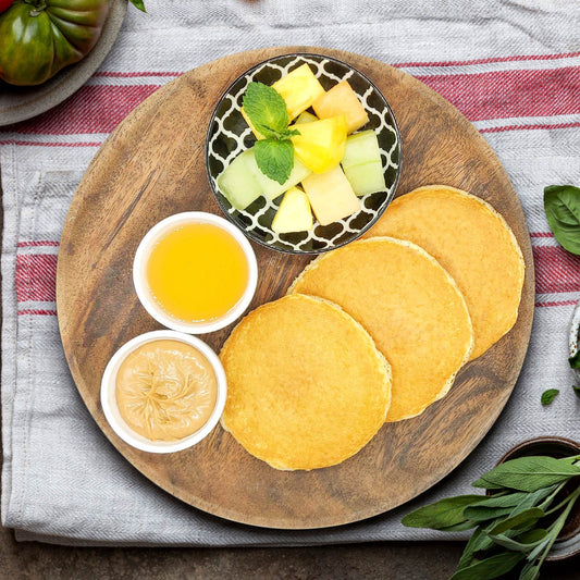 高蛋白奇異果薄餅配花生醬、楓糖漿和水果沙拉