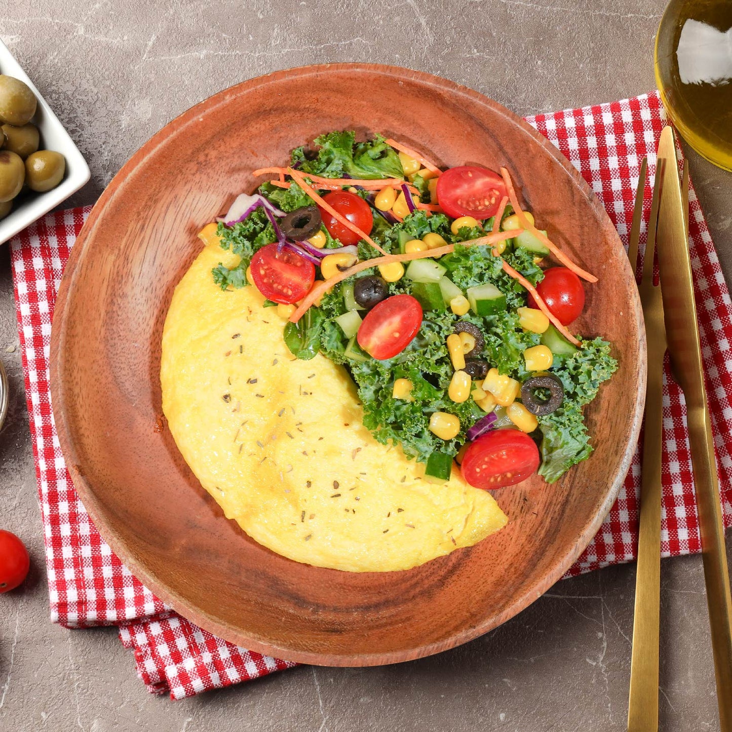 Chicken Breast Omelette w/ Tomato Kale Ranch Salad
