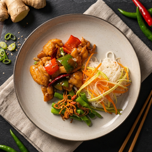 Low Fat Kung Pao Chicken W/ Stir Fry Vegetable And Rice Noodles