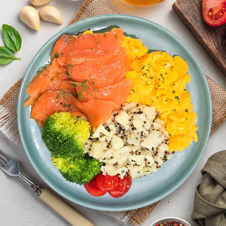 煙三文魚香草炒蛋 花椰菜飯