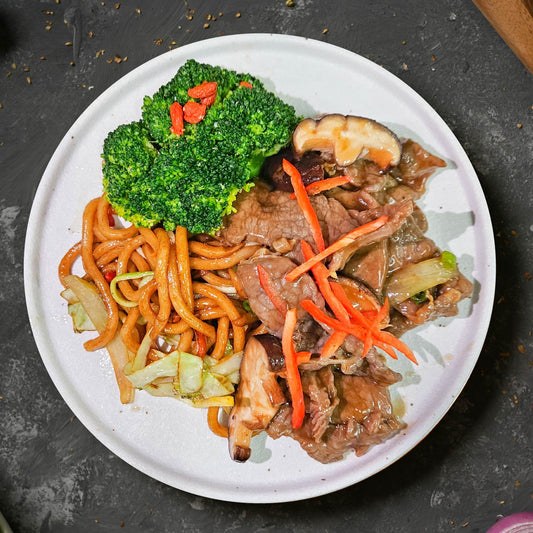 C.健康牛肉炒蘑菇、時菜和上海麵