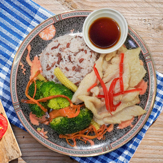 B.鹽焗雞配中菜、松露拌飯及甜豉油