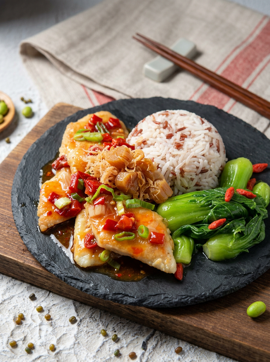 Hunan Chilli Fish Fillet w/ Dried Conpoy, Seasonal Vegetables And Mix Grains