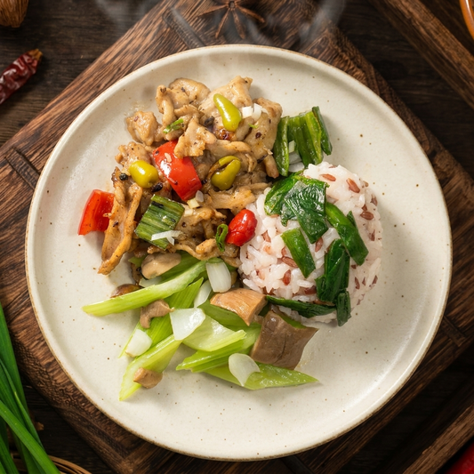 Shanghainese Chilli Bell Pepper Chicken W/ Seasonal Vegetables And Shanghai Style Vegetable Mix Grains
