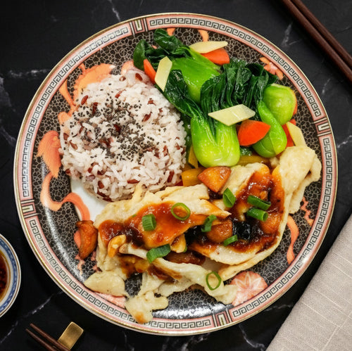 黑豆蒜香雞肉配亞洲蔬菜和奇亞籽五穀飯