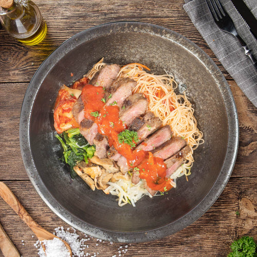 精選越南牛肉炒麵配炒蔬菜