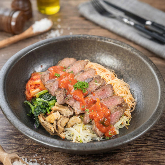 越式瘦牛肉炒麵配炒蔬菜